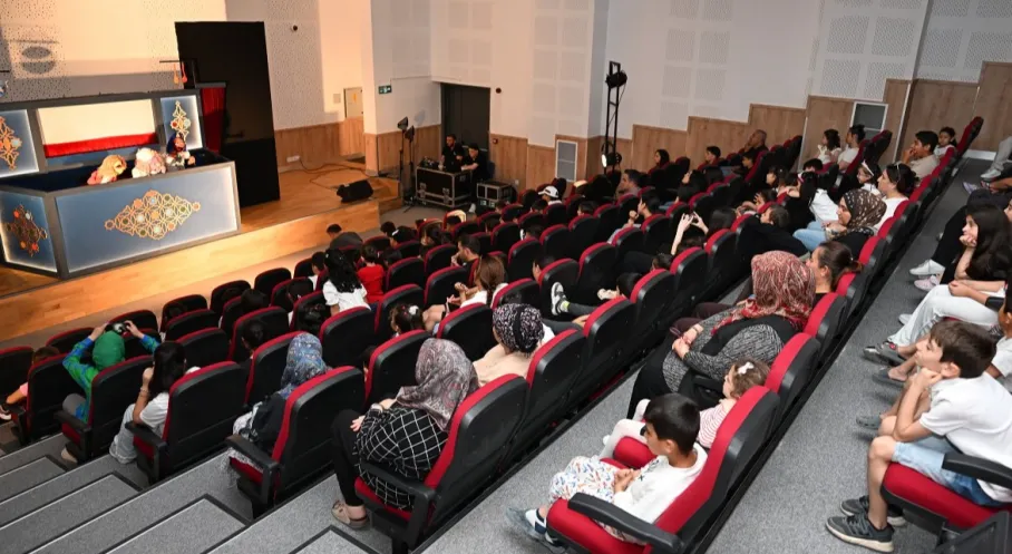 Mersin Şehir Tiyatrosu'ndan Miniklere Büyülü Bir Dünya: 'Hayal Dünyası' Prömiyer Yaptı!