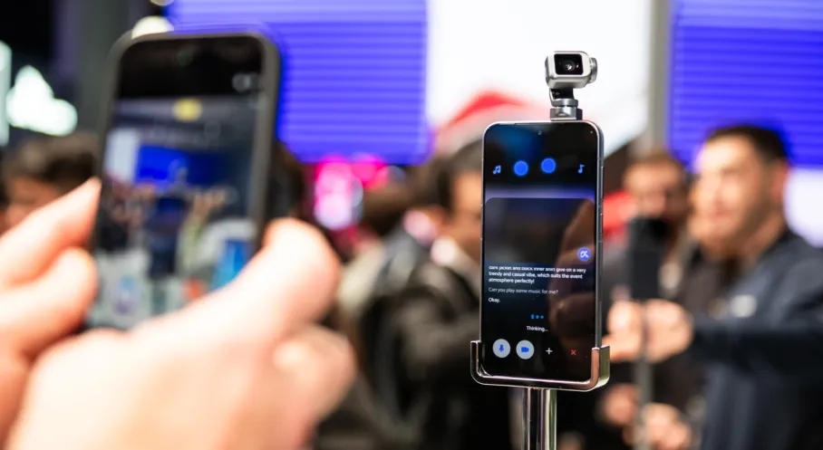 HONOR Robot Phone Dünyaya Tanıtılıyor