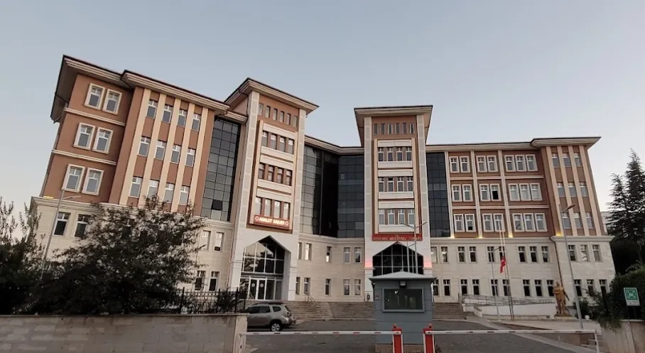HSK'dan Suşehri Adliyesi'ne Kritik Derece Artışı: Bölge Statüsü Yükseldi!