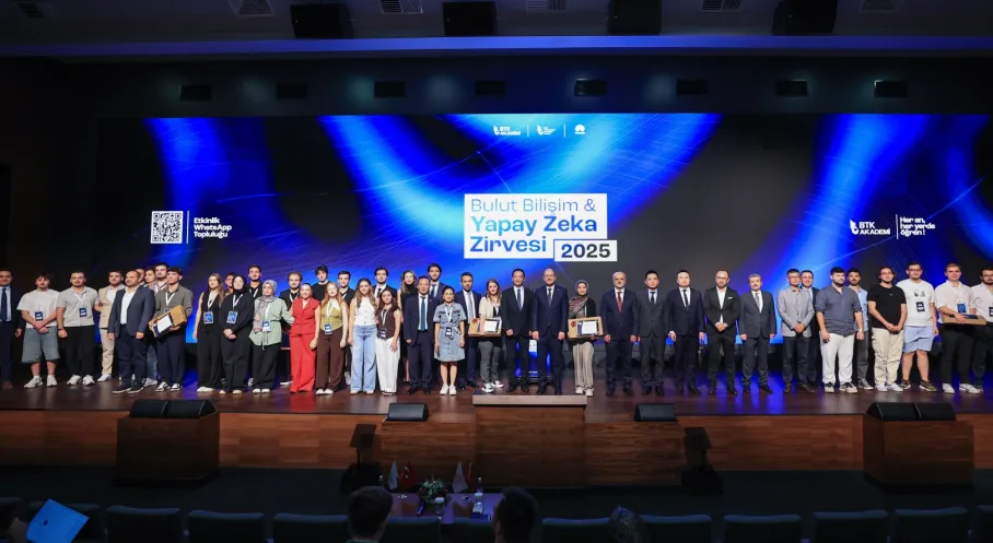 Huawei AR-GE Kodlama Maratonu 2025 Sona Erdi: Geleceğin Yazılımcıları Yarıştı!