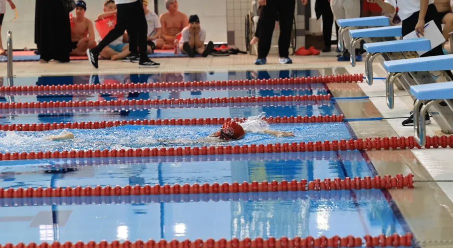 İBB'den Engelleri Aşan Yüzme Etkinliği: Dünya Engelliler Günü'nde Anlamlı Kulaçlar!