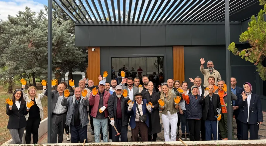 İBB'den Yaşlılara Özel Kutlama: Boğaz Turu ve Konser Coşkusu!