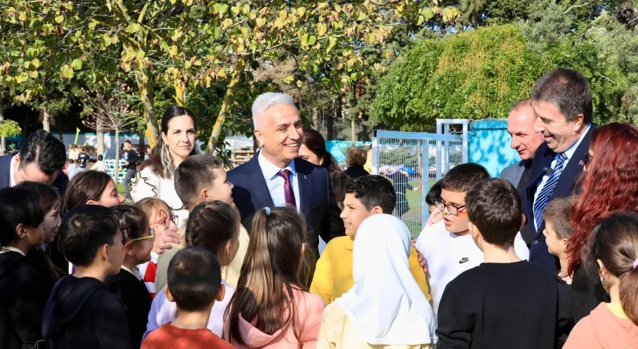 İETT'den Çevreye ve Çocuklara Çifte Katkı: Geri Dönüşümle Masalsı Oyun Alanı!