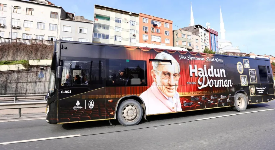 İETT'den Haldun Dormen'e Efsanevi Vefa! İstanbul Sokaklarında Sanat Dolu Bir Yolculuk Başladı!