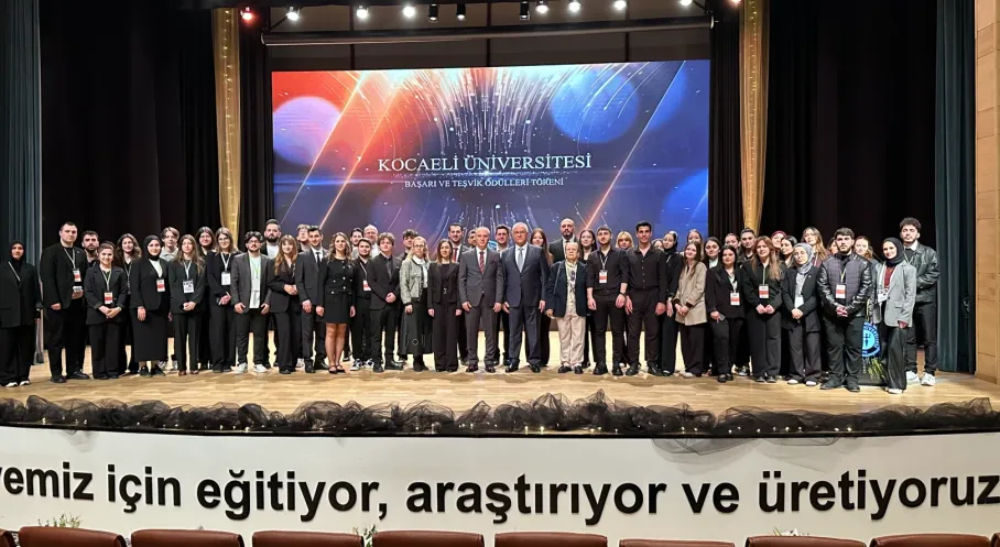 İKMİB Başkan Adayı Vefa İbrahim Aracı'ya Kocaeli'de Çifte Onur: Üniversiteden İlk Kez Verilen Özel Ödül!