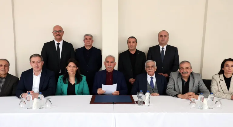 İmralı'dan Silah Bırakma Çağrısı! - Öcalan'dan Önemli İstekte Bulunan Çağrı