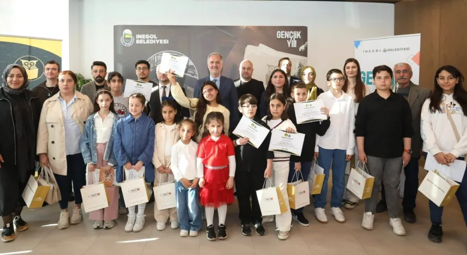 İnegöl'ün Kitap Kurdu Şampiyonları Belli Oldu! Nöbetçi Kitaphaneler Ödül Töreni Nefes Kesti