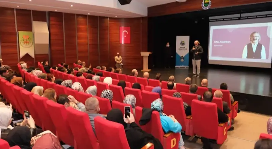 İnegöl’de Aile Okulu Seminerleri Sıtkı Aslanhan’la Başladı