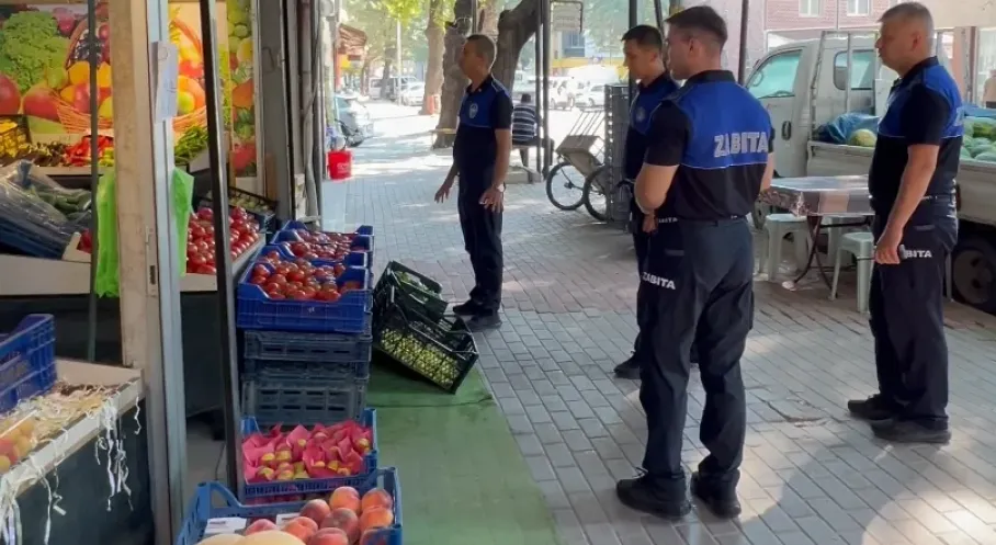 İnegöl’de Zabıta Ekiplerinden Kaldırım ve Çevre Denetimi