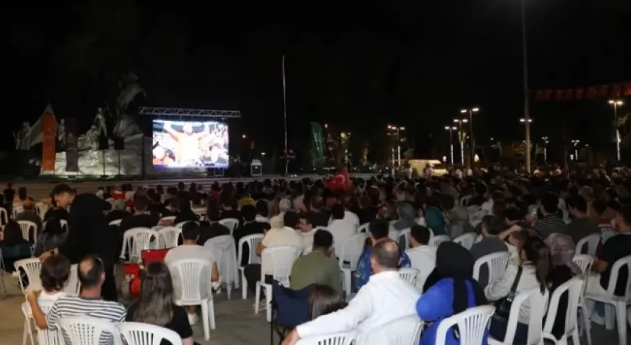 İnegöl'den Milli Basketbol Takımına Unutulmaz Destek! Final Heyecanı Meydanlara Sığmadı