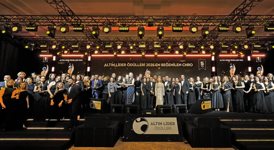 İş Dünyası Oylarıyla Seçildi: Türkiye'nin En Beğenilen Altın Lider CHRO'ları Gururla Ödüllerini Aldı!