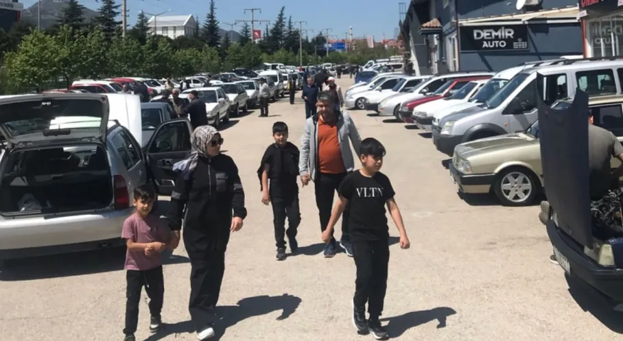 Isparta Araba Pazarı Rekor Kırıyor! Yoğun İlgi Alım Satımı Coşturdu