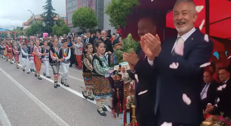 Isparta Gül Festivaliyle Renklendi: Gül Kokusu Şehri Sardı!