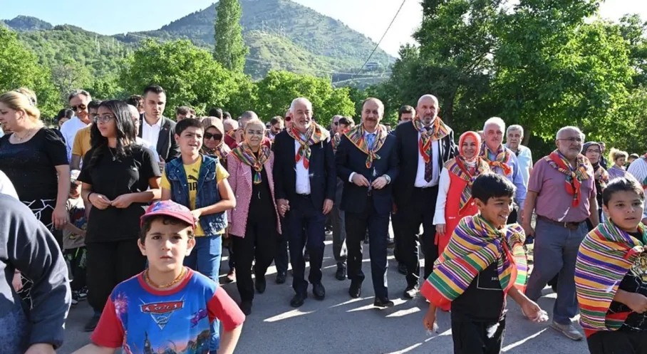 Isparta'da 400 Yıllık Kurban İndirme Geleneği Coşkuyla Yaşatılıyor!
