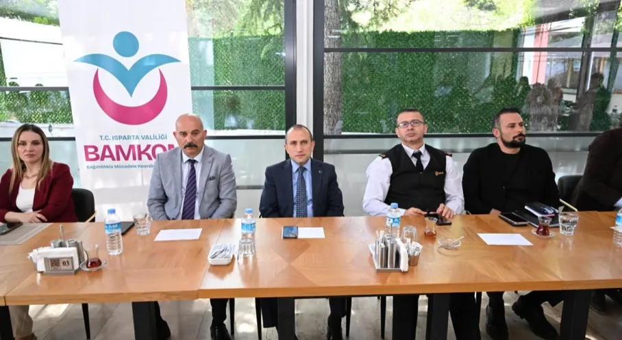 Isparta'da Bağımlılıkla Mücadelede Medya İşbirliği: Valilikten Kritik Toplantı!