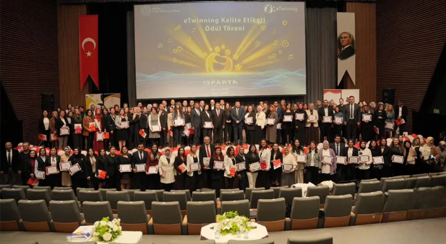 Isparta'da eTwinning Rüzgarı: 204 Öğretmene Kalite Etiketi Coşkusu!