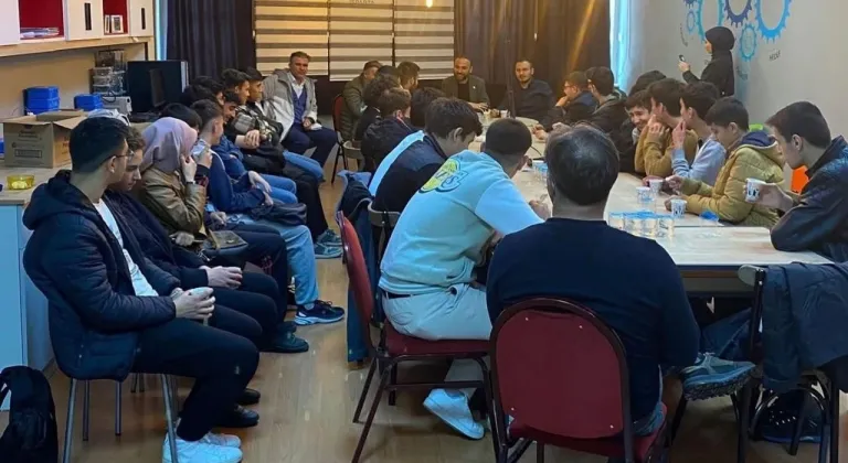 Isparta'da Gençlere Yatırım ve Sanayi Dersi! 'İşin Ehli' Programında Vizyon Konuşuldu