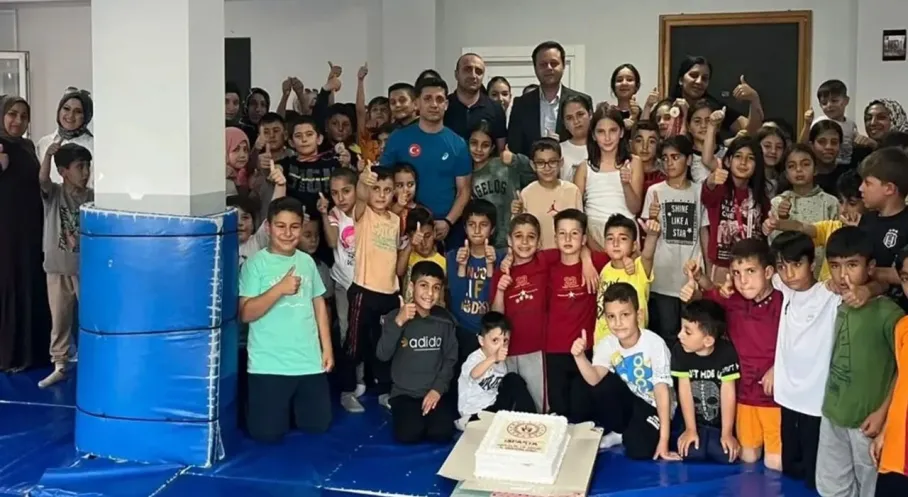 Isparta'da Güreşçilere Moral Ziyareti! Zafer Mahallesi'nde Yeni Umutlar Doğuyor