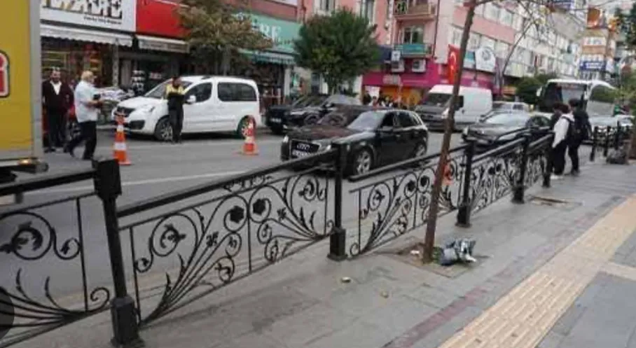 Isparta'da Kaldırım Korkulukları Vatandaşları Çileden Çıkardı! İşte Tepkiler