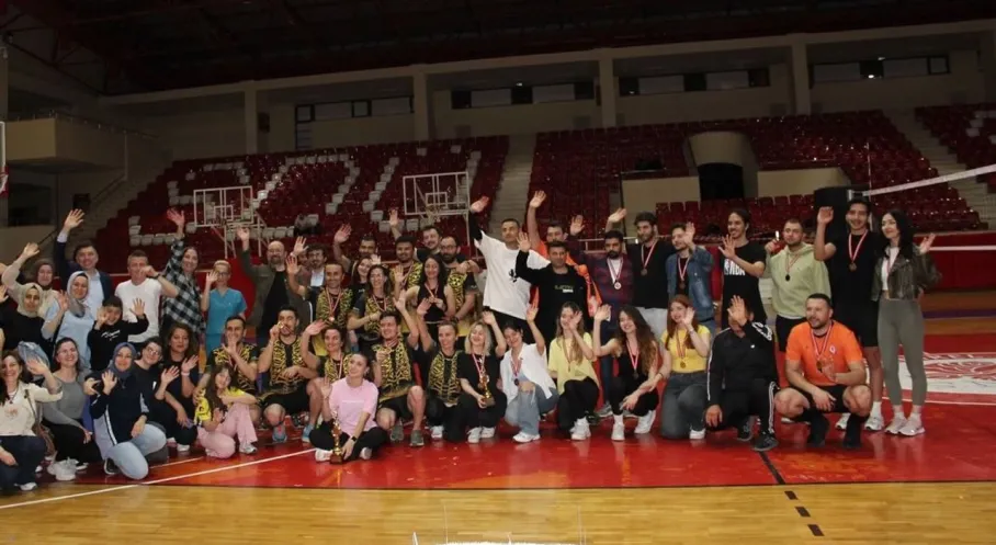 Isparta'da 'Nükleer Bomba' Voleybol Turnuvasını Salladı! Şampiyon Belli Oldu