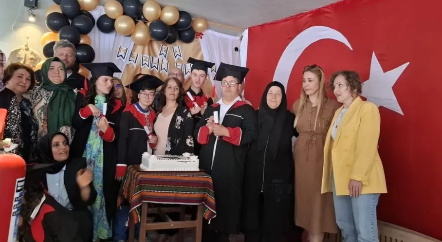 Isparta'da Özel Çocuklardan Mezuniyet Coşkusu! Tören Duygulandırdı