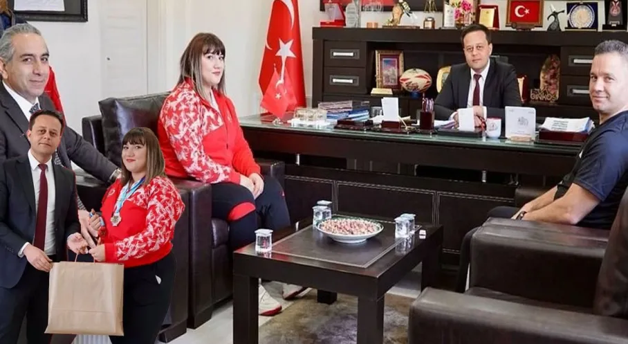 Ispartalı Halterci Fatmagül Çevik'ten Tarihi Zafer Sonrası Anlamlı Ziyaret!
