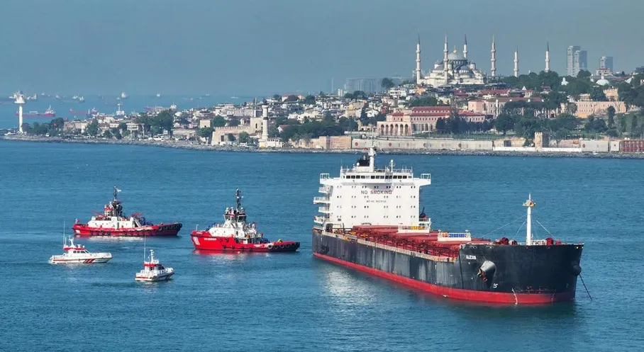 İstanbul Boğazı'ndan Rekor Gemi Geçişi! İlk Çeyrekte Dikkat Çeken Rakamlar