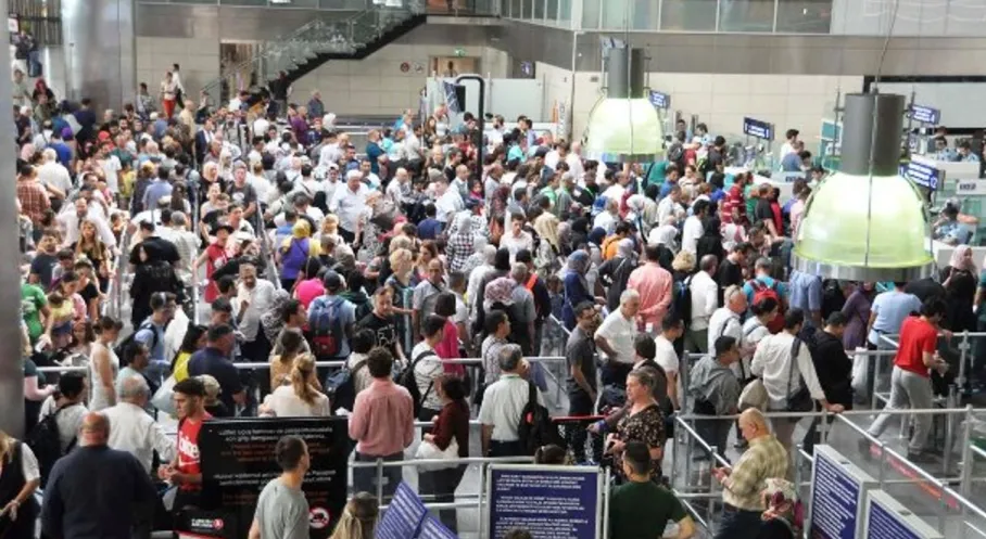 İstanbul Havalimanları Bayram Yoğunluğuyla Alarmda! Son Dakika Gelişmeler