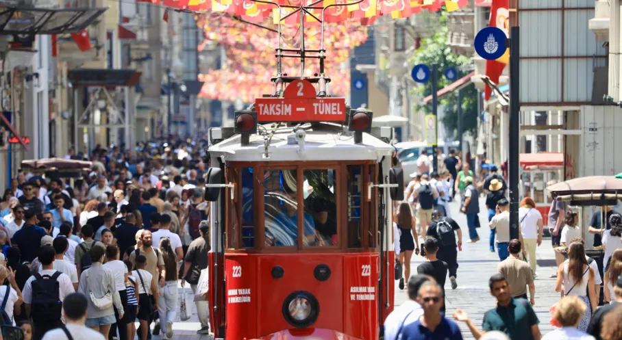 İstanbul Nostaljik Tramvayı Yenilendi! Tarihi Dokusu Korundu Mu?