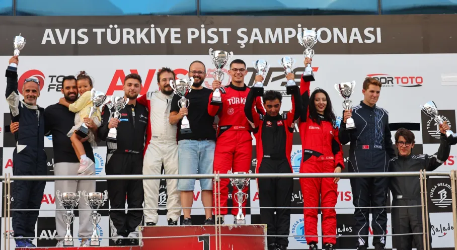 İstanbul Park'ta Pist Rekabeti Alevlendi! TOSFED'den Nefes Kesen Yarışlar