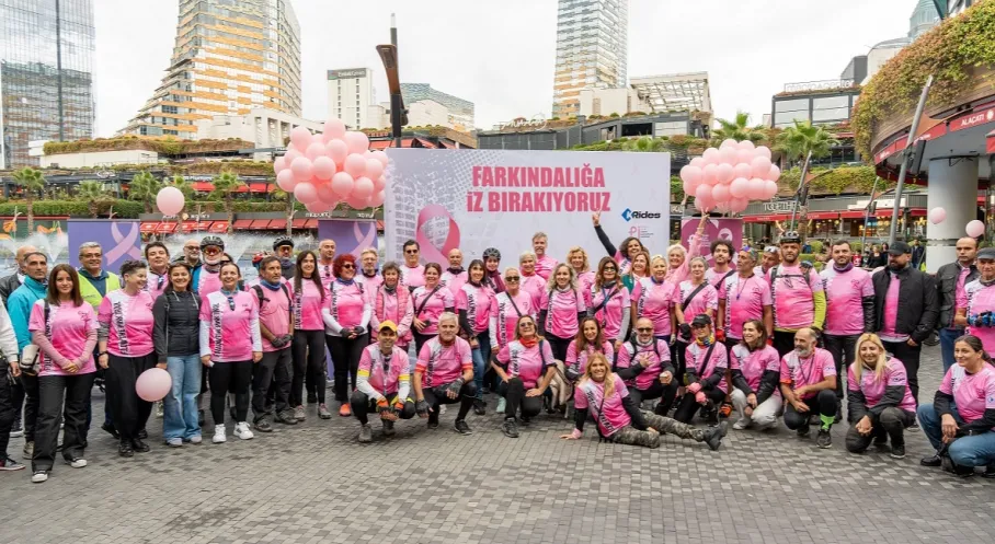 İstanbul Pembe Renklere Büründü: Meme Kanseri Farkındalığı İçin Sürüş!