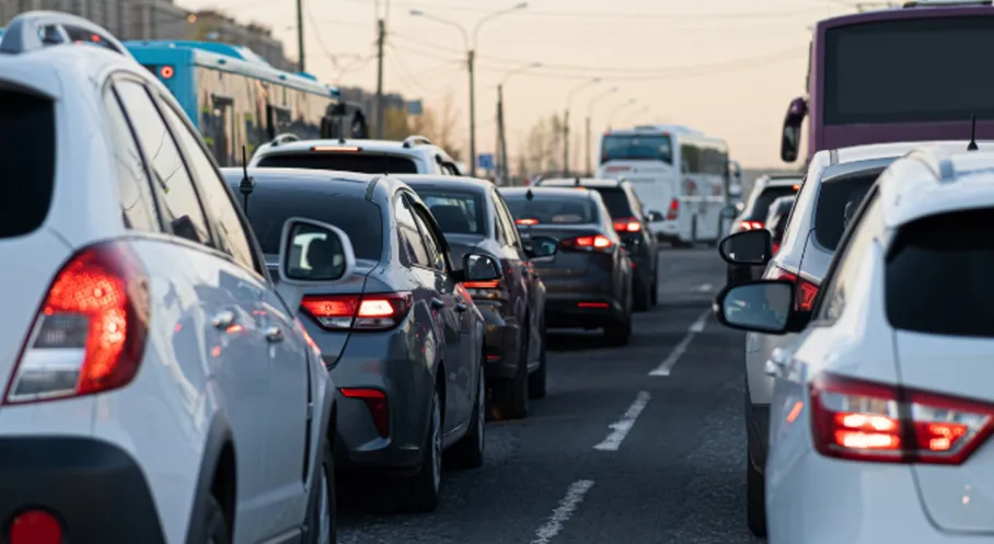 İstanbul Trafiği Alarm Veriyor: 105 Saat Kayıp, 97 Bin Kaza!