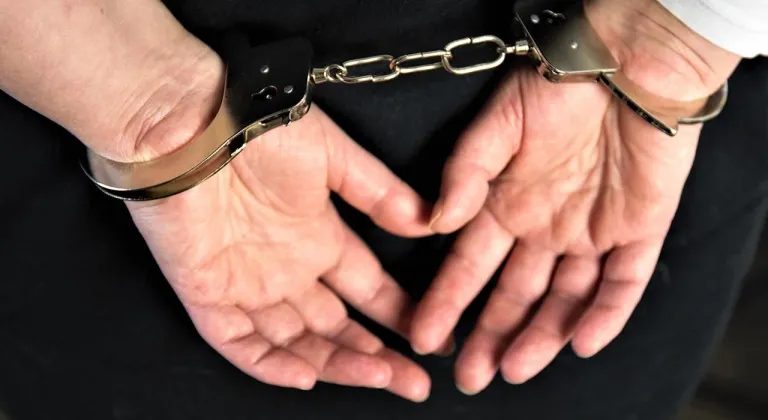 İstanbul'da 410 Ayrı Suçtan Aranan Şüpheli Yakalandı