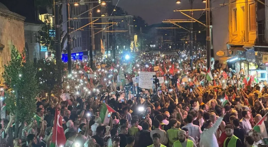 İstanbul'da Gazze İçin Rekor Yürüyüş: Yüzbinler Tek Ses!
