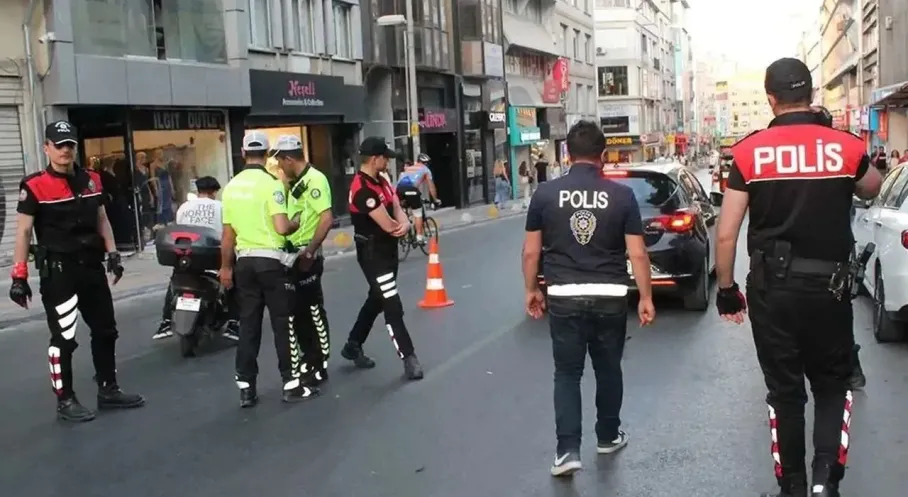 İstanbul'da 'Huzur İstanbul' Operasyonu: 975 Gözaltı Şoku!