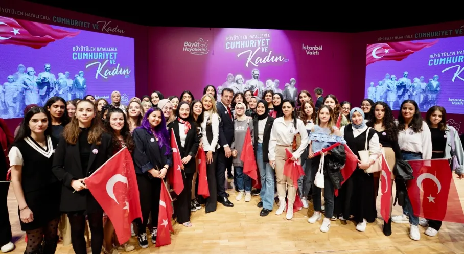 İstanbul'da Kız Çocuklarına Umut Işığı: 'Büyüt Hayallerini' Projesi Geleceği Aydınlatıyor!