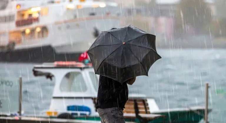 İstanbul'da Yarın Kuzey Rüzgarlarıyla Fırtına ve Şiddetli Yağış Uyarısı