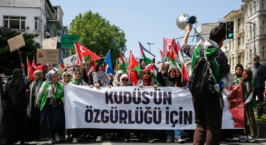 İstanbul'dan Filistin'e Destek Yürüyüşü: Mavi Marmara Şehitleri Anıldı!