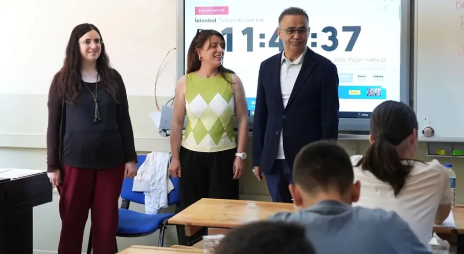 İzmir Bilim Olimpiyatları 2. Aşama Tamamlandı: Genç Bilim İnsanları Sahneye Çıktı!