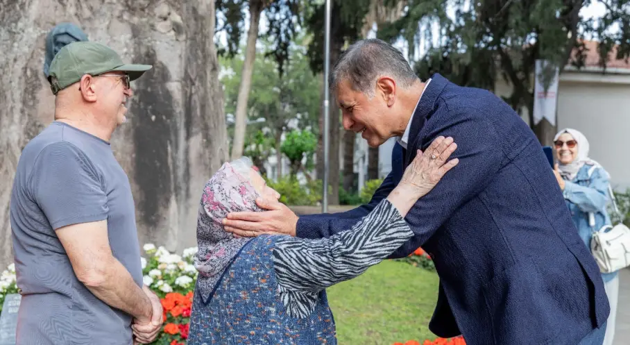 İzmir Büyükşehir’den Emeklilere Yönelik Destek Programı Sürüyor