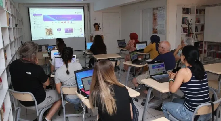 İzmir Çiğli'de kadınlara dijital okuryazarlık desteği