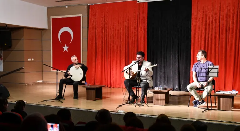 İzmir Çiğli’de Sanat Rüzgarı Esti | Şiir ve Türkü Buluşması