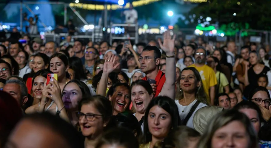İzmir Enternasyonal Fuarı'na Ziyaretçi Akını! İlk Gün Rekor İlgi