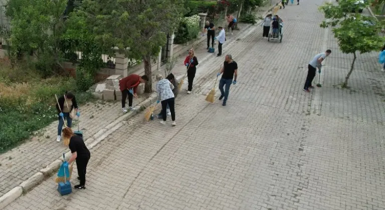 İzmir Güzelbahçe'de imece temizlik