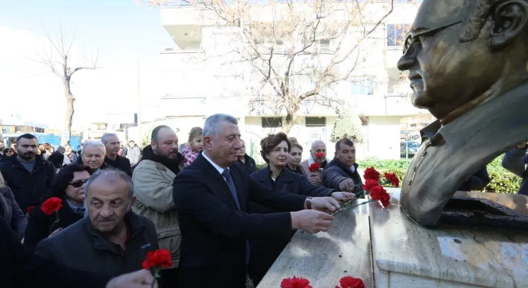 İzmir Güzelbahçe'de Uğur Mumcu Büstü ve İsmiyle Anıldı