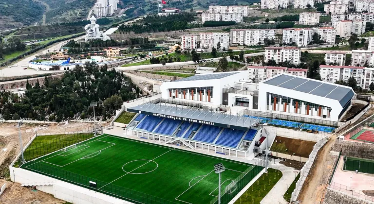 İzmir Karabağlar'da Dev Spor Kompleksi Hizmete Girmeye Hazırlanıyor