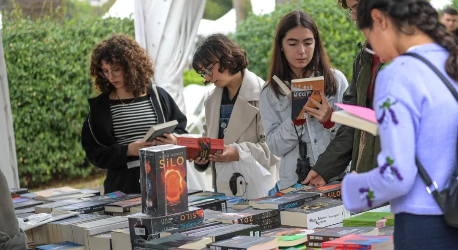 İzmir Kitap Fuarı Kültürpark'ta Coşkuyla Başladı!