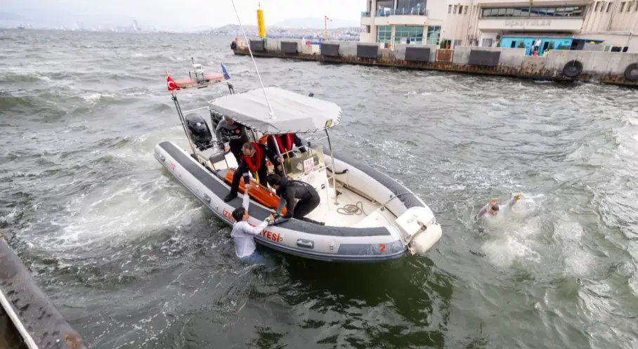 İzmir Körfezi’nde Yangın Senaryolu Deniz Tatbikatı