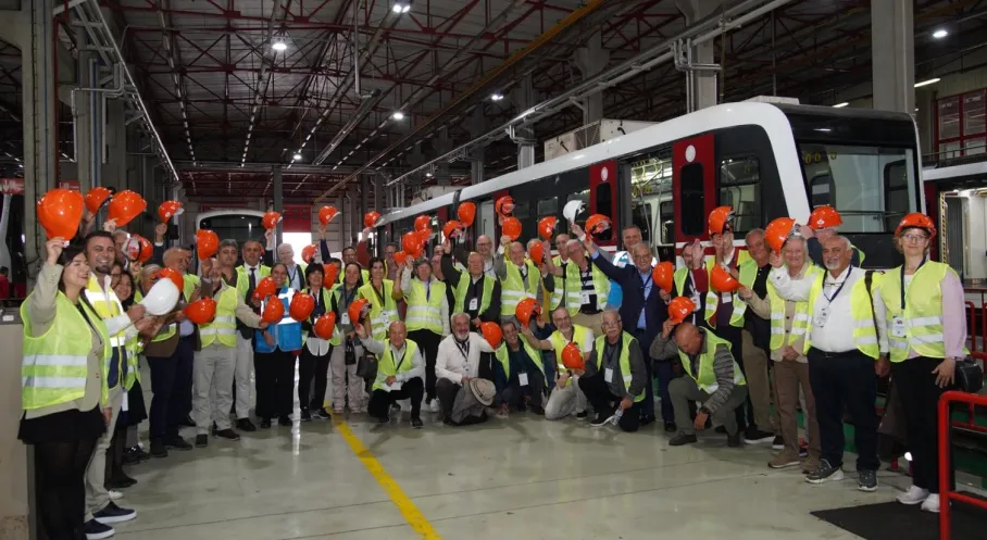 İzmir Metrosu'nda 30 Yıllık İsveç Dostluğu Yeniden Canlandı!