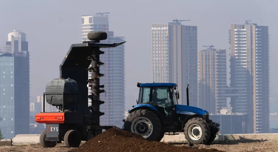 İzmir'de Büyükşehir'den Yeşil Dönüşüm: Atıklar Kompost Gübreye!